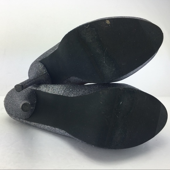 ❤️Charlotte Russe Silver Heels - Picture 5 of 8